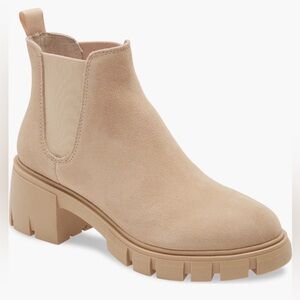 Steve Madden Howler chelsea boots in Taupe size 6.5